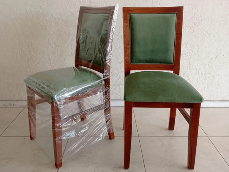 Silla Elías de madera estilo elegante y clasico con tapizo verde musgo